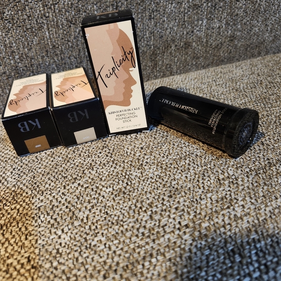 Spa candles and makeup - Picture 8 of 13